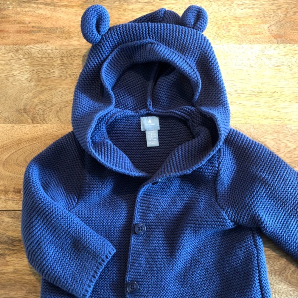 Super cute Baby Gap bear hoodie sweater 6-12M